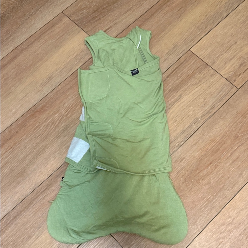 Kyte BABY Green Sleeveless Swaddle Sleep Bag